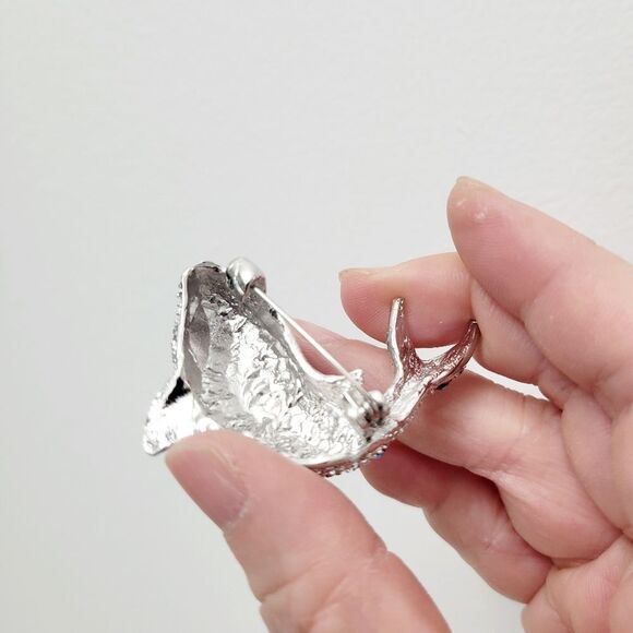 Brand New Silver Whale Colours Rhinestone Brooch Pin - Picture 8 of 9